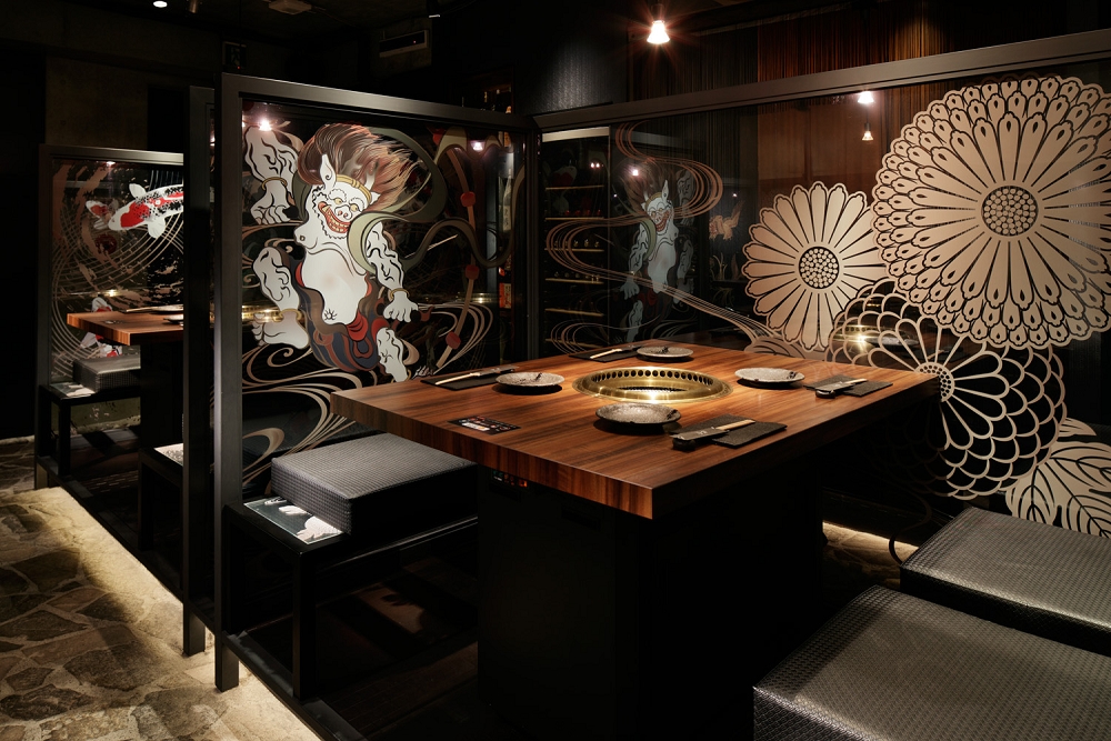 焼肉鍋問屋 志方　撮影者：河野 政人（ナカサ＆パートナーズ）