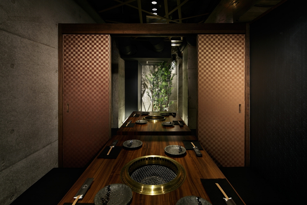 焼肉鍋問屋 志方　撮影者：河野 政人（ナカサ＆パートナーズ）